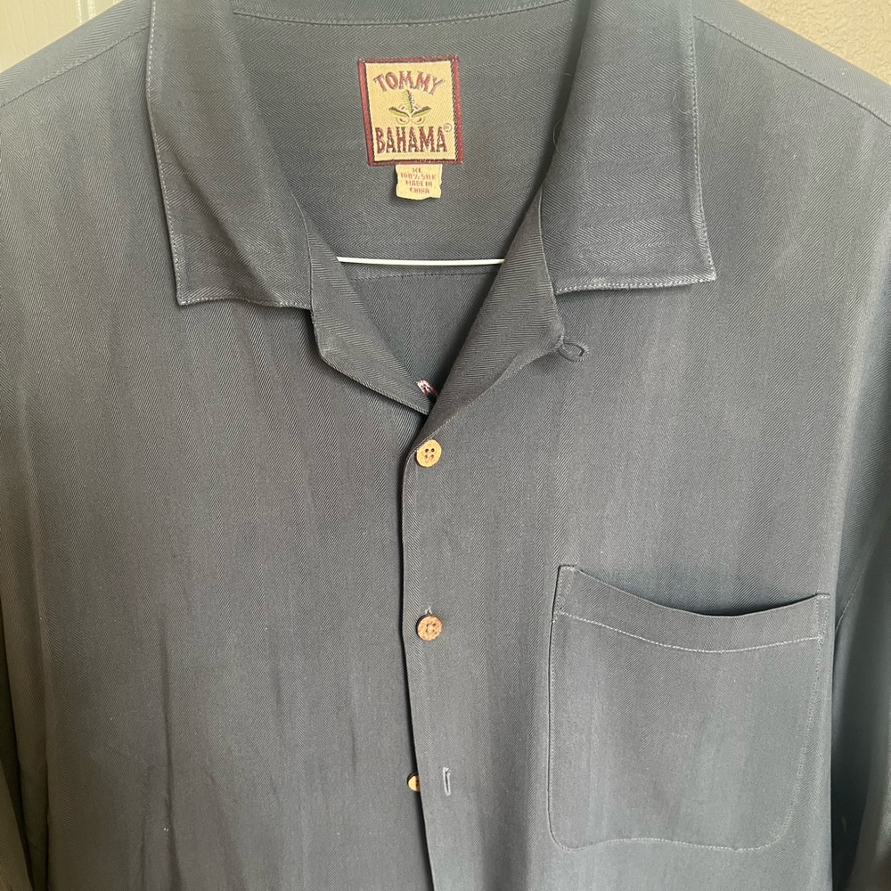 Tommy Bahama gray silk shirt - Picture 2 of 3